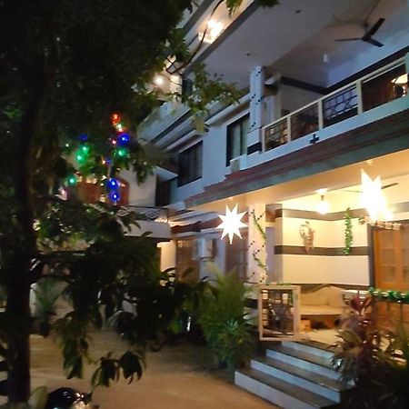 曼德姆 Little Nest酒店 外观 照片