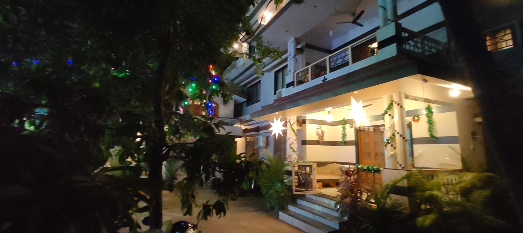 曼德姆 Little Nest酒店 外观 照片